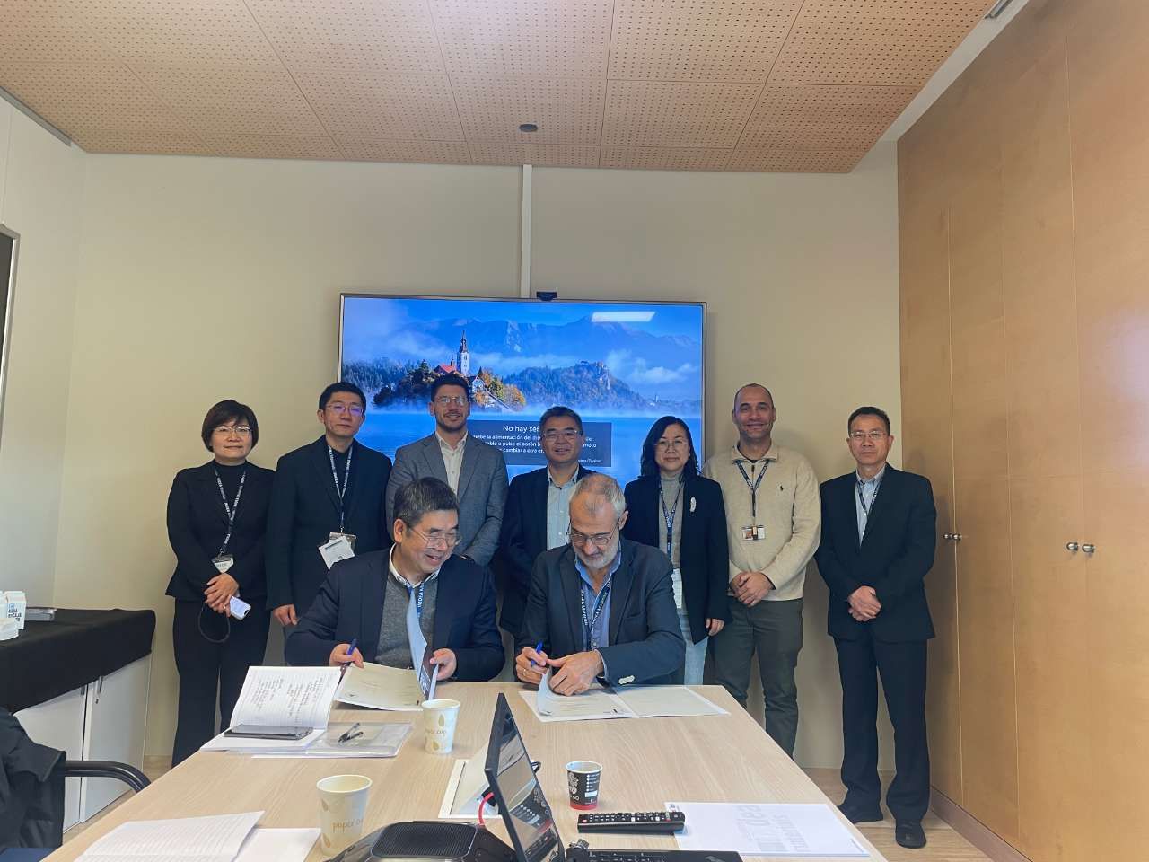 在马德里高等材料研究院签署校际合作协议